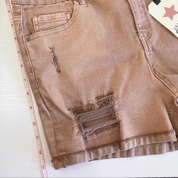 NWT Vanilla Star Mid Rise Blush Distressed Shorts - Picture 7 of 9